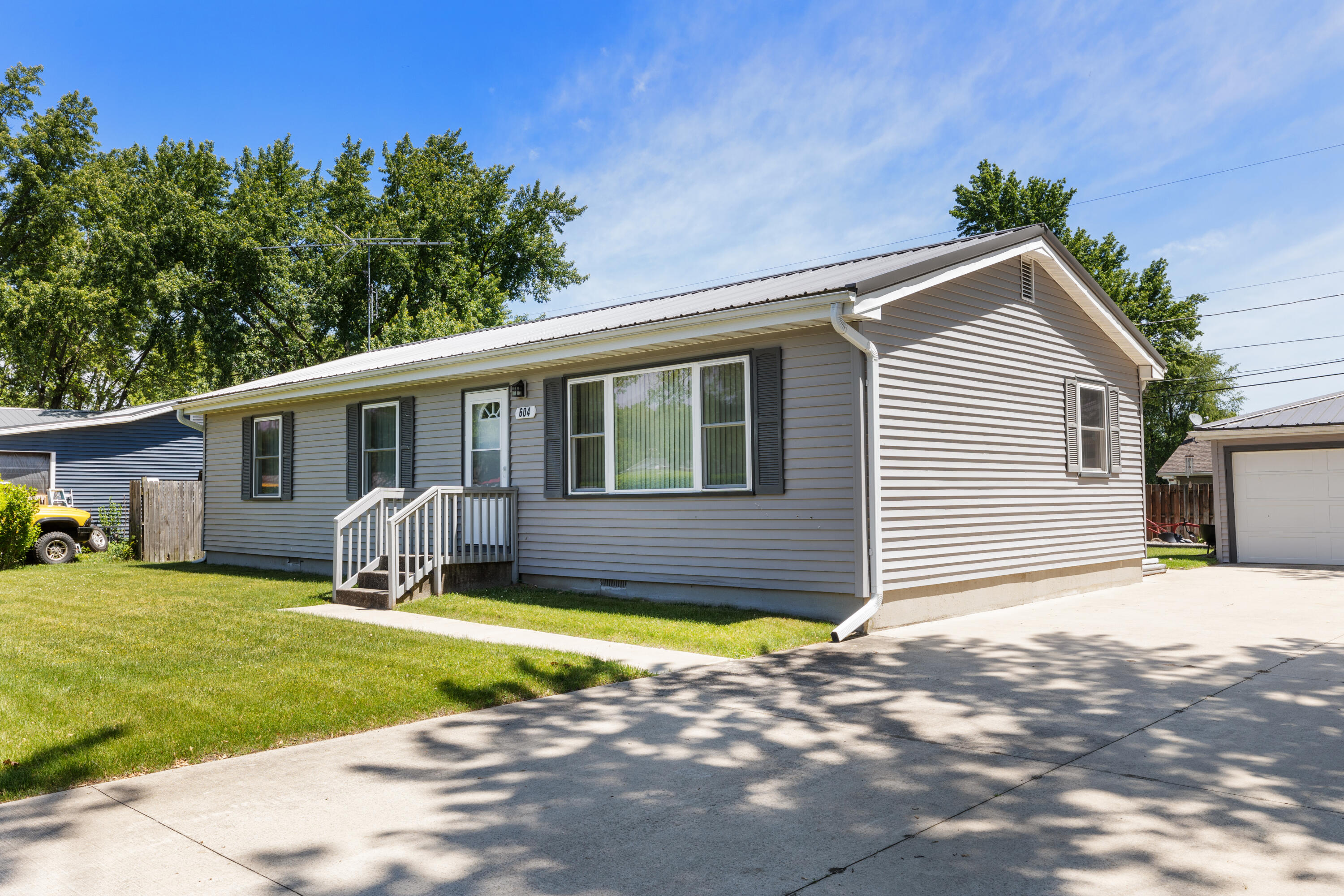 604 Grayton Road Kingsford Heights, IN 46346 - Photo 1 of 22 3000x2000