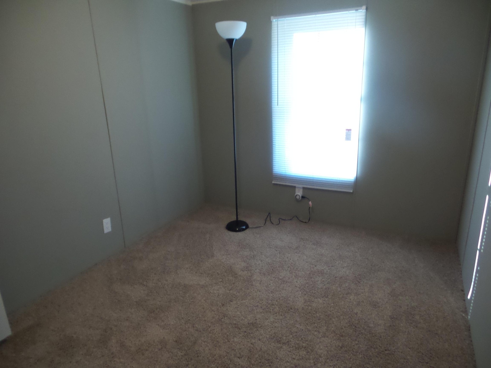 386 Ideal Valley Road Spring City, TN 37381 - Photo 7 of 12 an empty room with a window