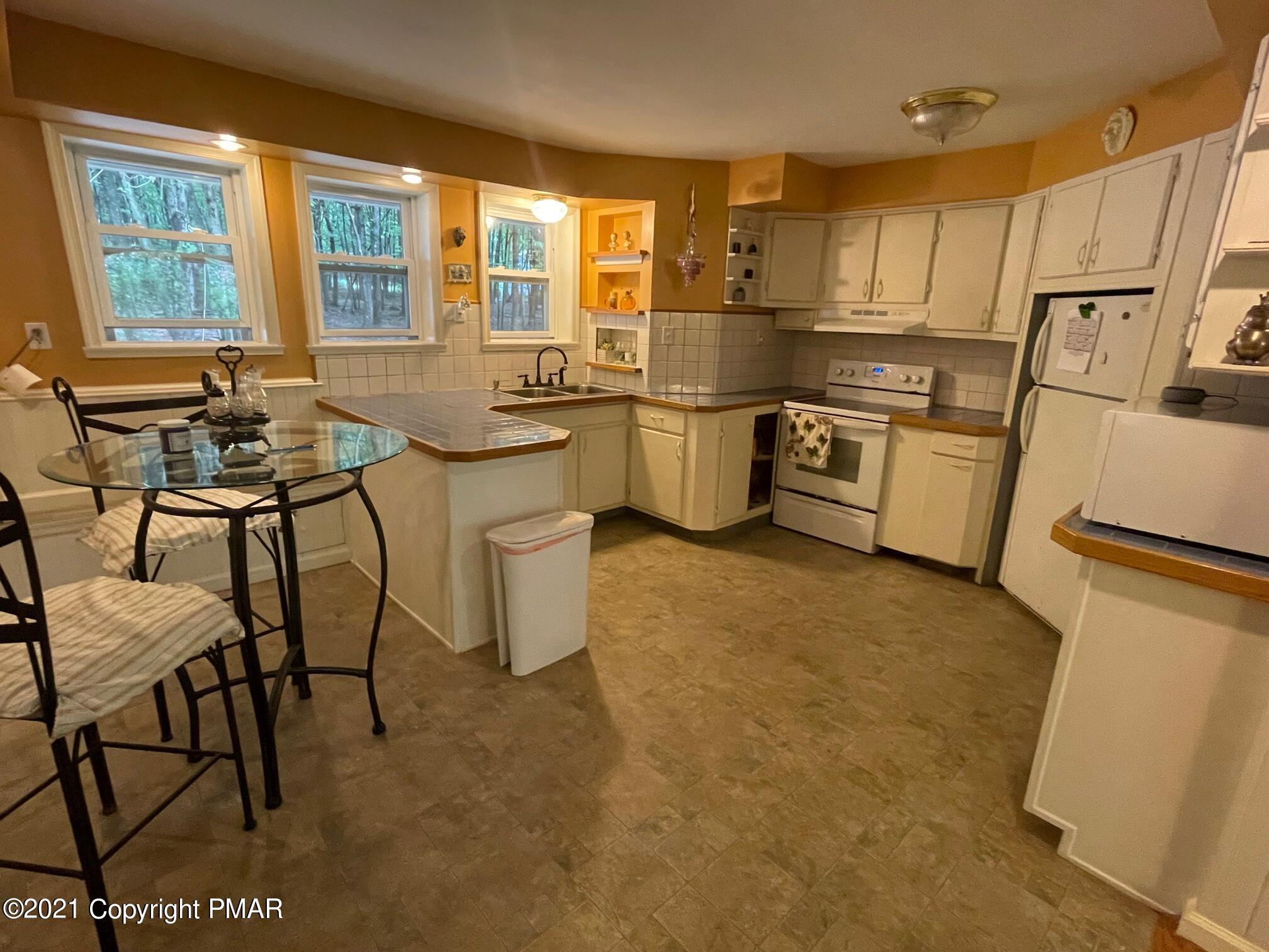 306 Tower Road Albrightsville, PA 18210 - Photo 7 of 26 Eat-In Kitchen