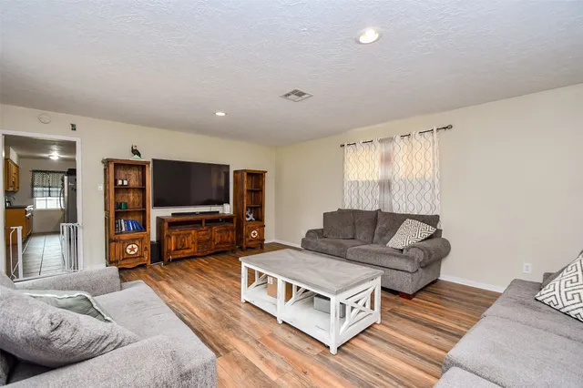 $200,000 | 726 Brookview Street, Channelview, TX 77530