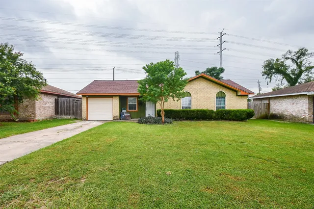 $200,000 | 726 Brookview Street, Channelview, TX 77530