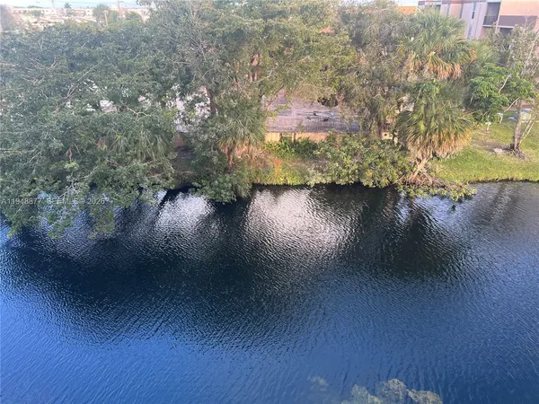 $269,000 | 8895 Fontainebleau Boulevard, Unit 407, Miami, FL 33172