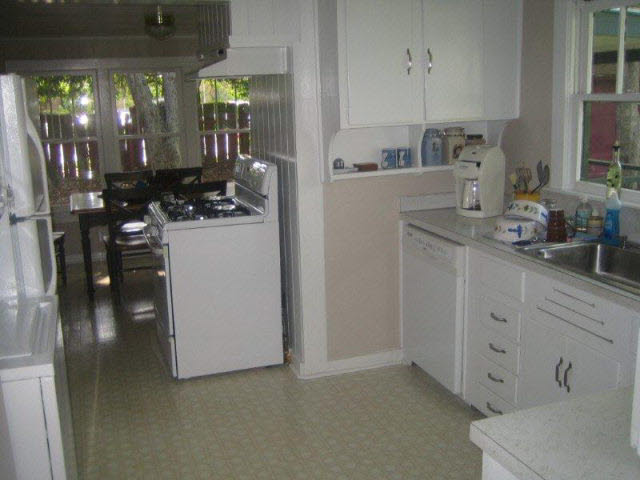 1618 6th Street Daphne, AL 36526 - Photo 11 of 12 Kitchen