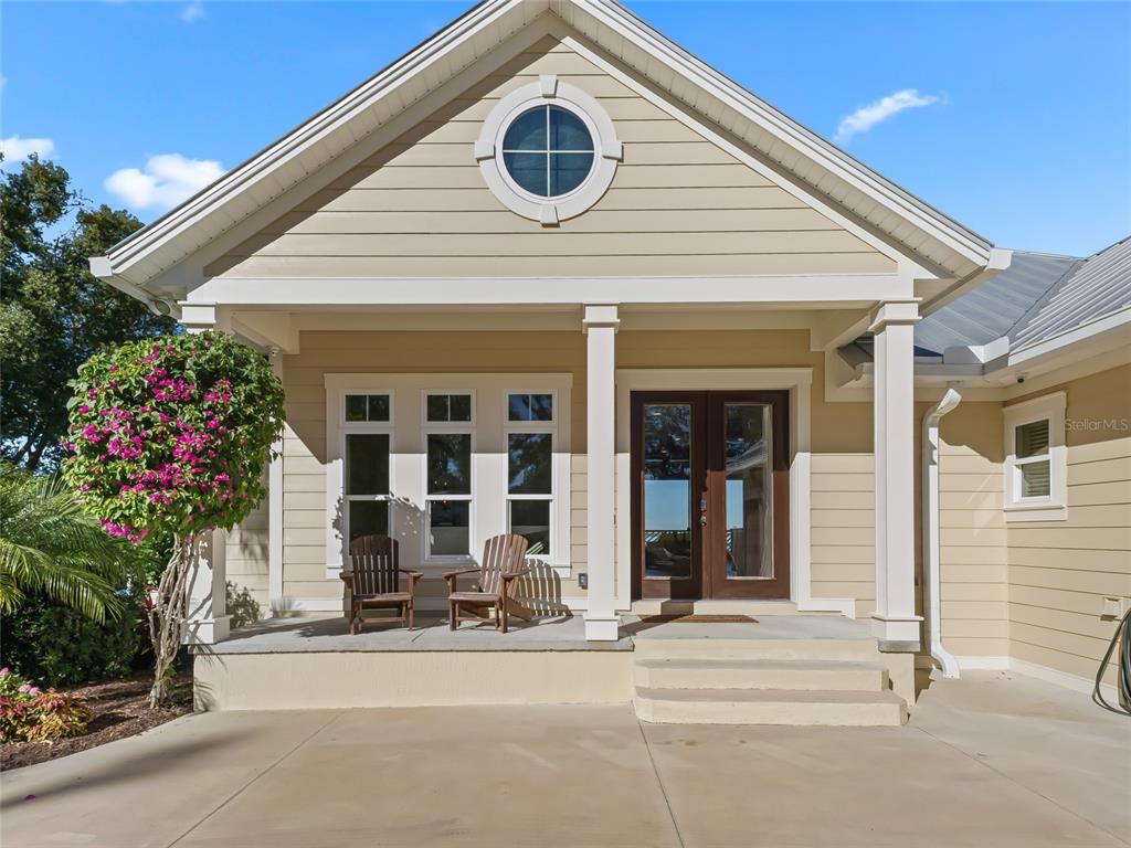 12943 Southeast Sunset Harbor Road Weirsdale, FL 32195 - Photo 6 of 87 a front view of a house