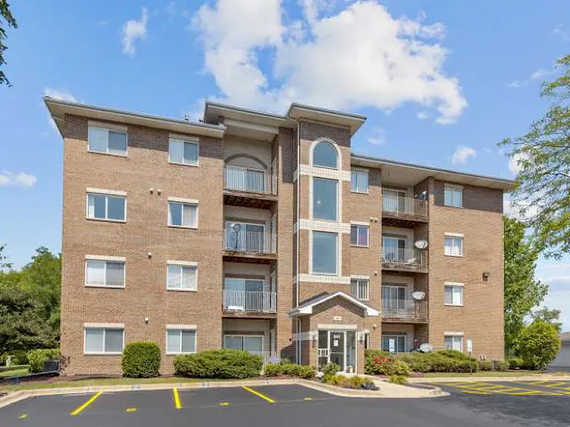 $249,900 | 941 North Swift Road, Unit 302, Addison, IL 60101