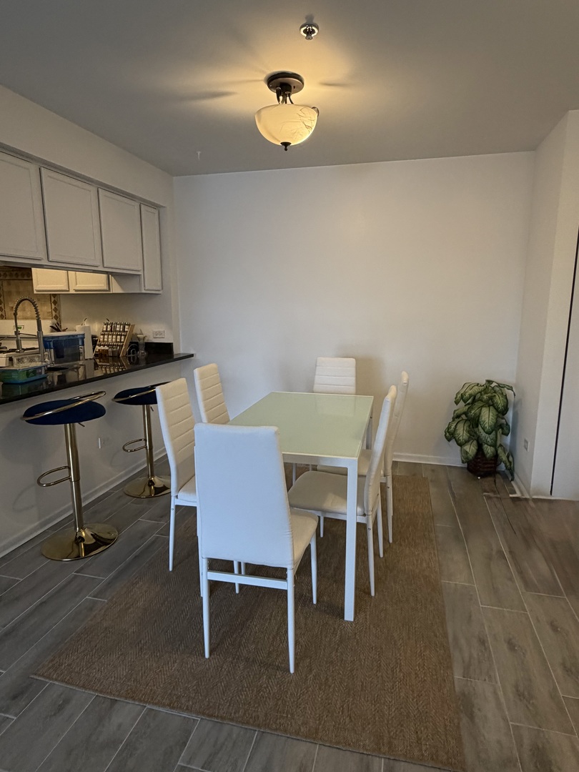 941 North Swift Road, Unit 302 Addison, IL 60101 - Photo 3 of 10