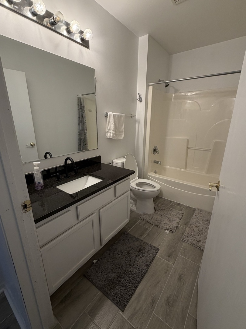 941 North Swift Road, Unit 302 Addison, IL 60101 - Photo 5 of 10