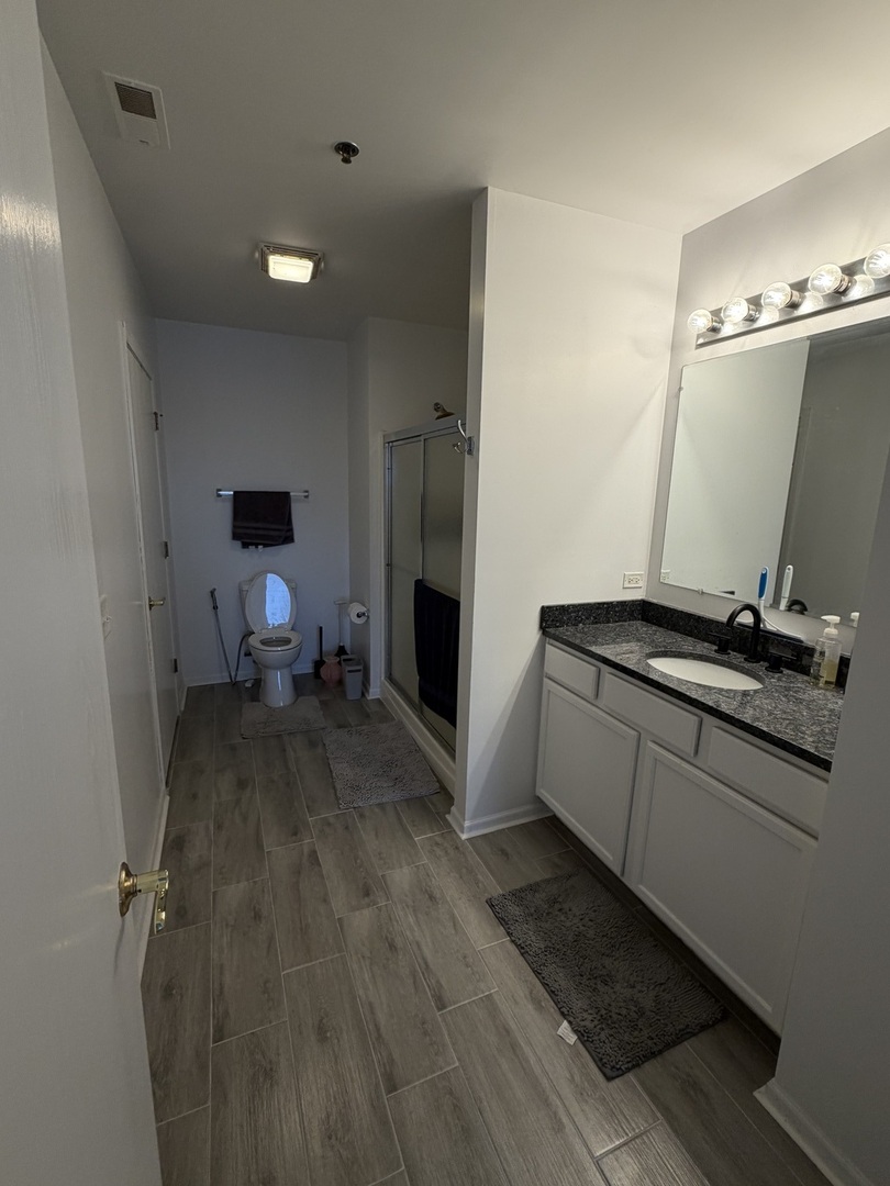 941 North Swift Road, Unit 302 Addison, IL 60101 - Photo 8 of 10