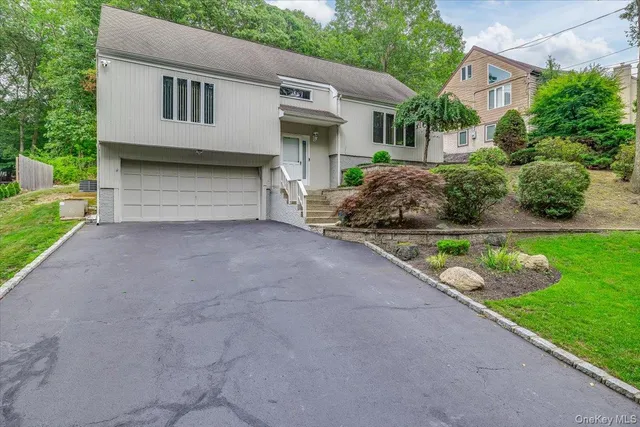 $699,990 | 281 Kohr Road, Kings Park, NY 11754