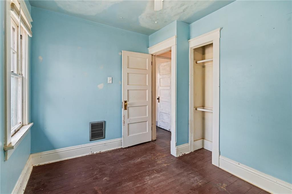 214 Sarah Street McKees Rocks, PA 15136 - Photo 25 of 28 an empty room with windows