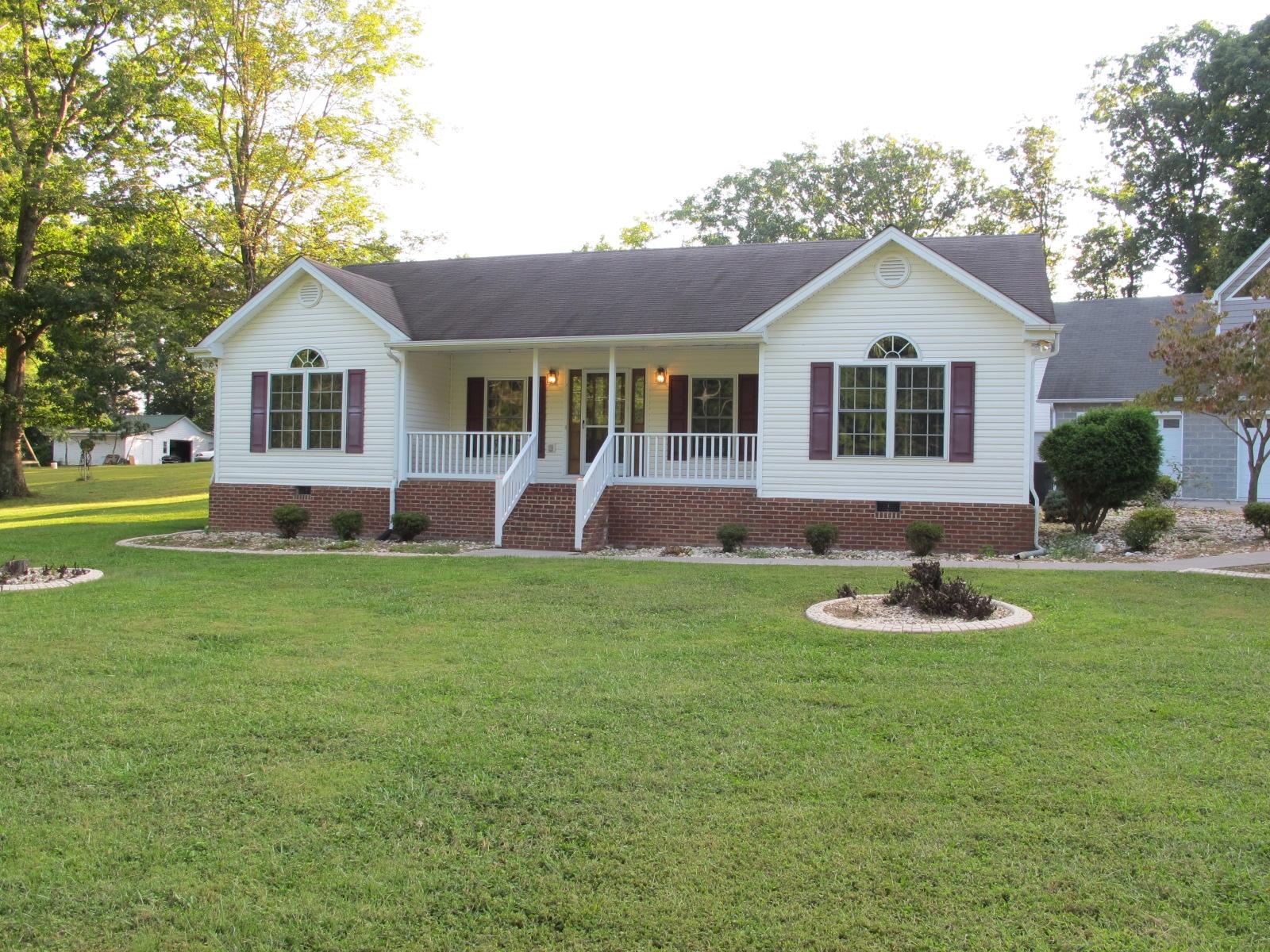 912 Paint Bank Road Salem, VA 24153 - Photo 2 of 33 IMG_3246