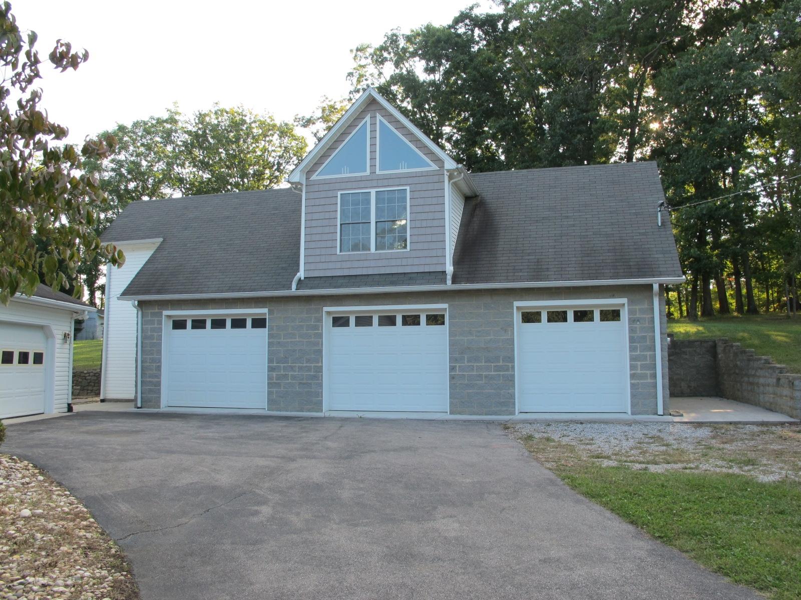 912 Paint Bank Road Salem, VA 24153 - Photo 3 of 33 IMG_3247