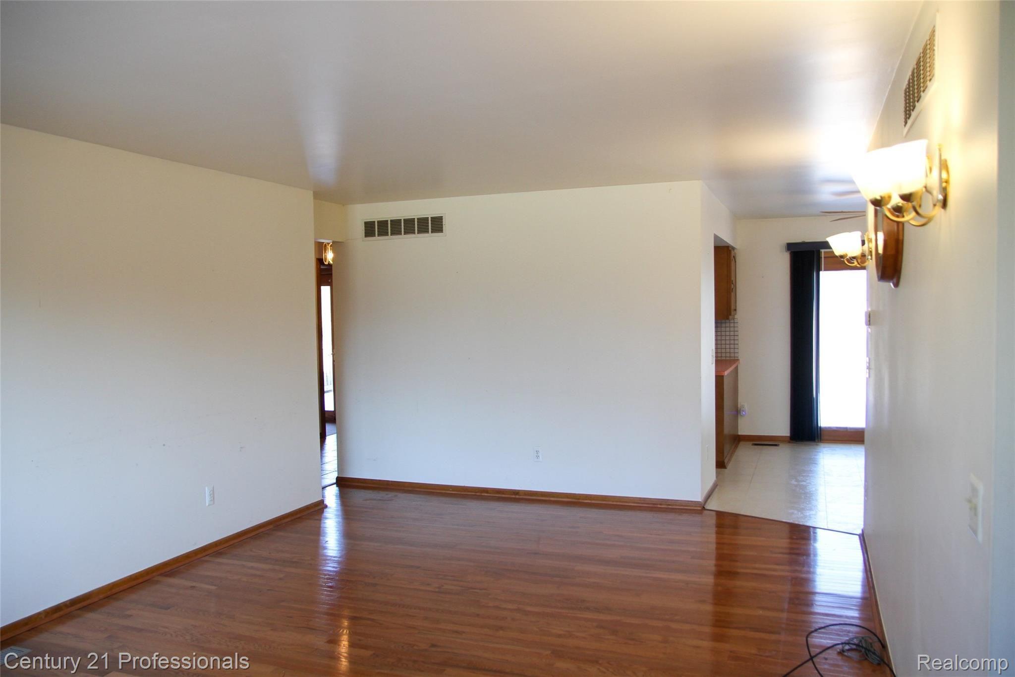 45566 Gable Inn Street Utica, MI 48317 - Photo 9 of 22 9 (3).jpg