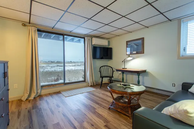 $3,200 | 483 Winnacunnet Road, Unit WEST SIDE, Hampton, NH 03842