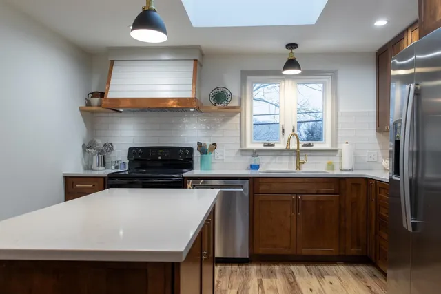 $3,200 | 483 Winnacunnet Road, Unit WEST SIDE, Hampton, NH 03842