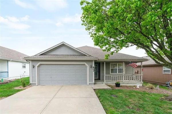 $258,000 | 602 Sun Drive, Raymore, MO 64083