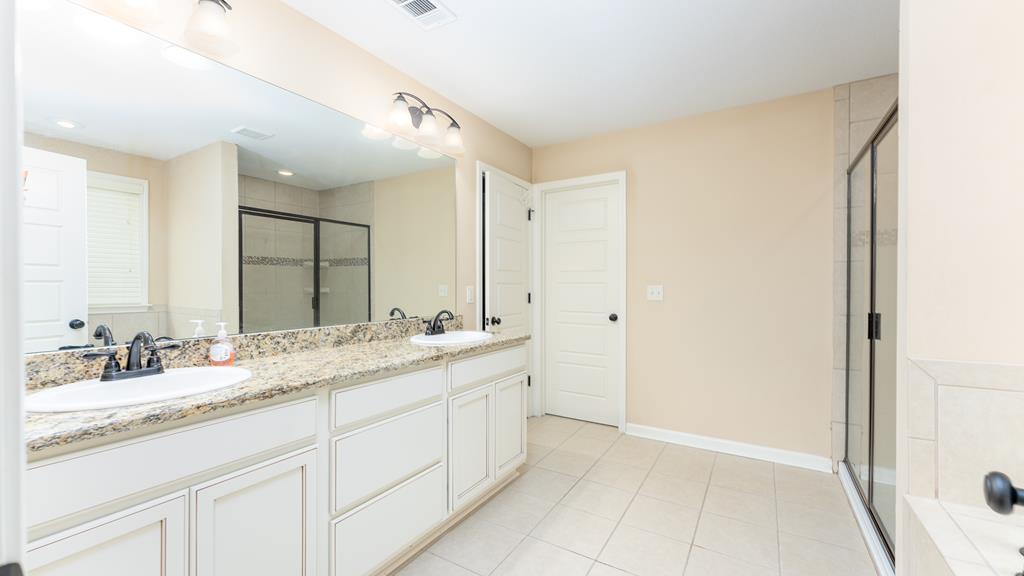 2500 Ridgewood Way Phenix City, AL 36870 - Photo 22 of 37 En-suite Double Vanity