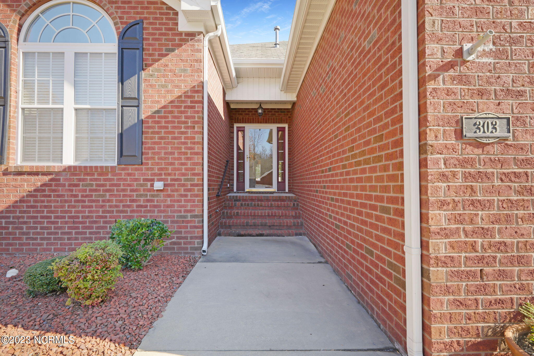 303 Commonsgate Drive Goldsboro, NC 27530 - Photo 2 of 35 3-web-or-mls-6