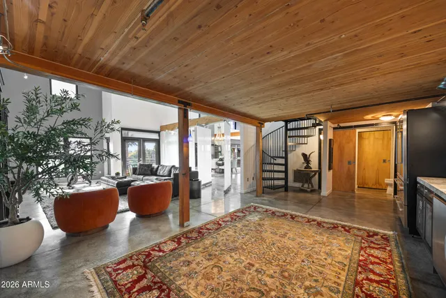 a view of entryway and patio