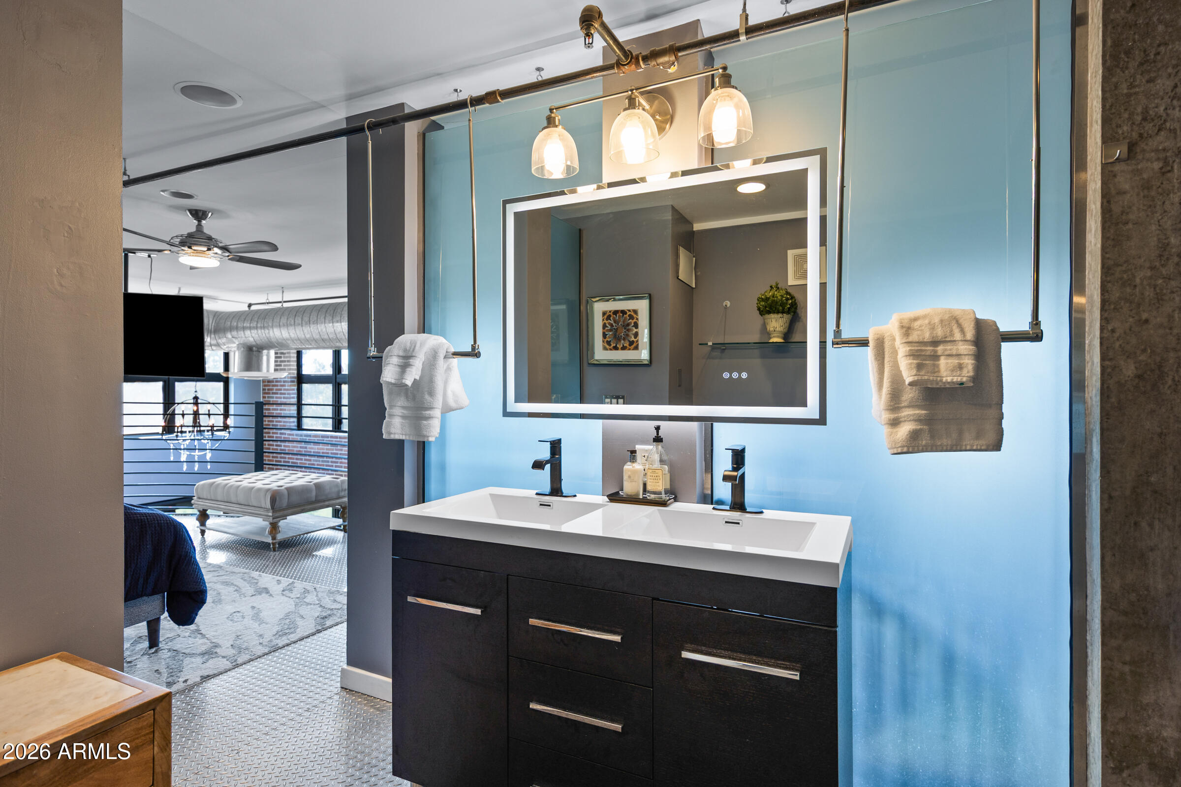 914 East Osborn Road, Unit 403 Phoenix, AZ 85014 - Photo 33 of 49 a bathroom with a double vanity sink and a mirror