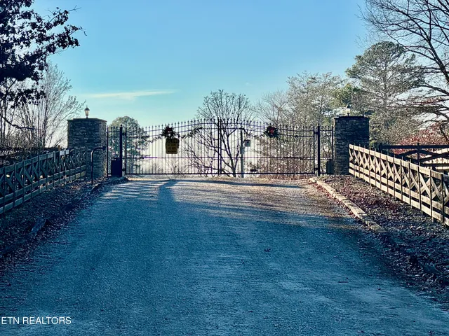 4 Four Mile Creek Road, Deer Lodge, TN 37726