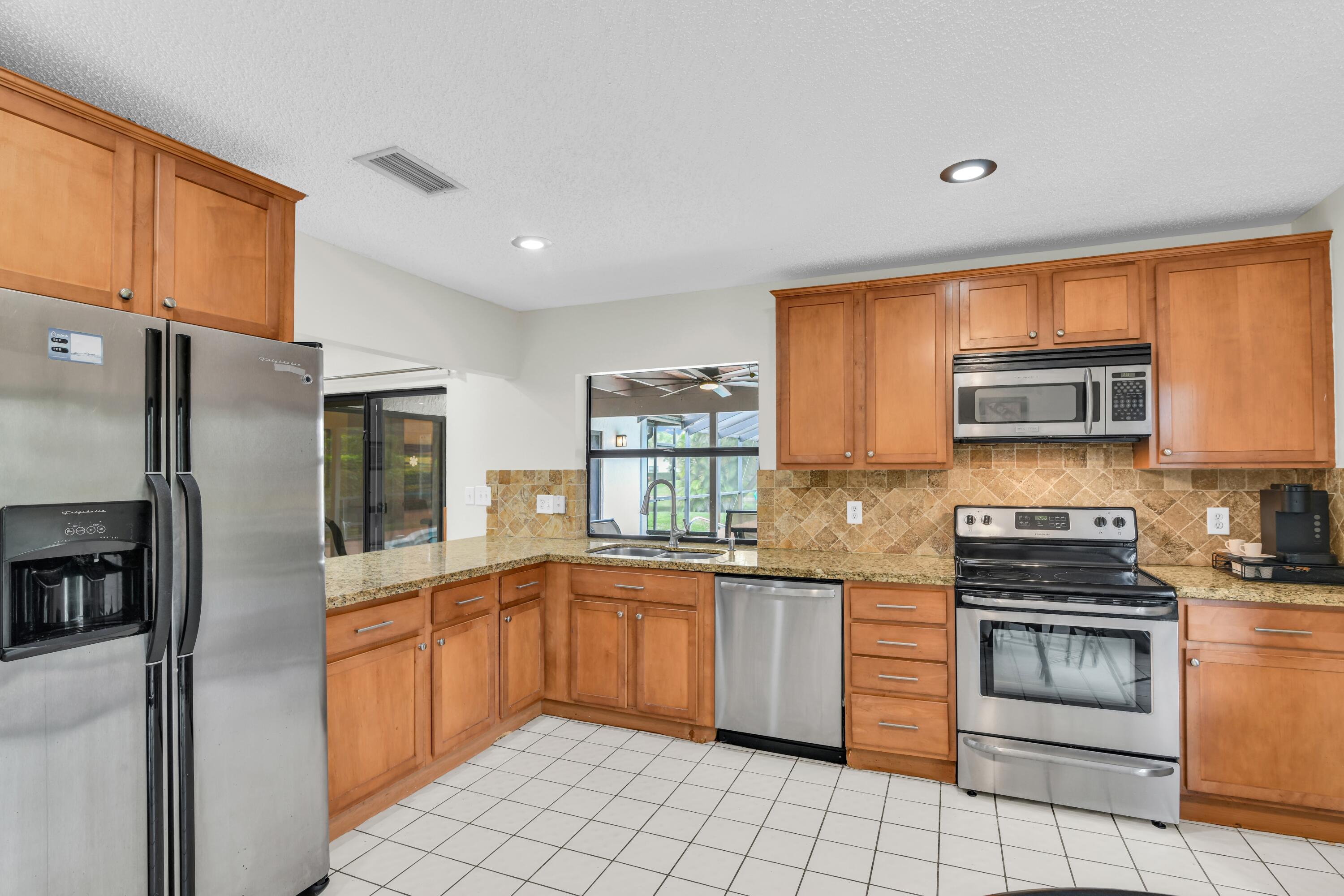 10090 Camelback Lane Boca Raton, FL 33498 - Photo 11 of 27 10090 Camelback Ln Boca Raton -kitchen