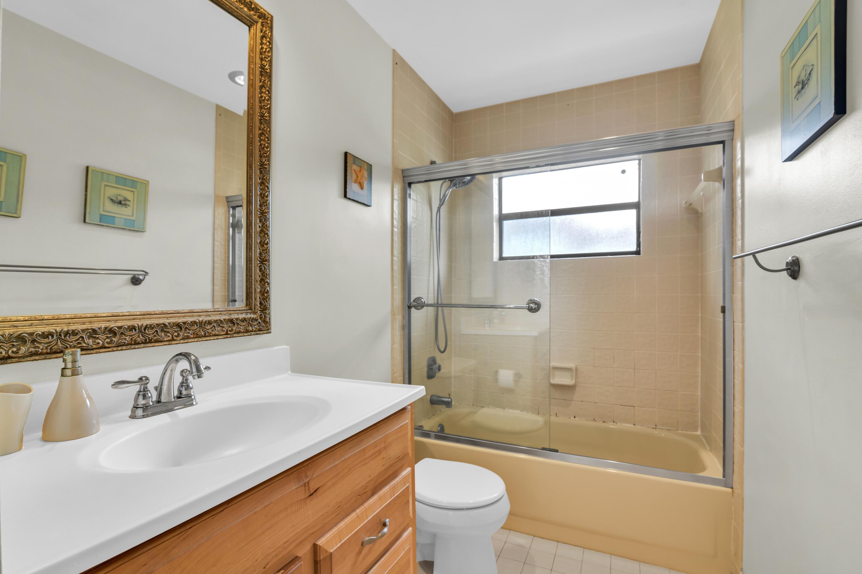 10090 Camelback Lane Boca Raton, FL 33498 - Photo 22 of 27 10090 Camelback Ln Boca Raton bathroom2