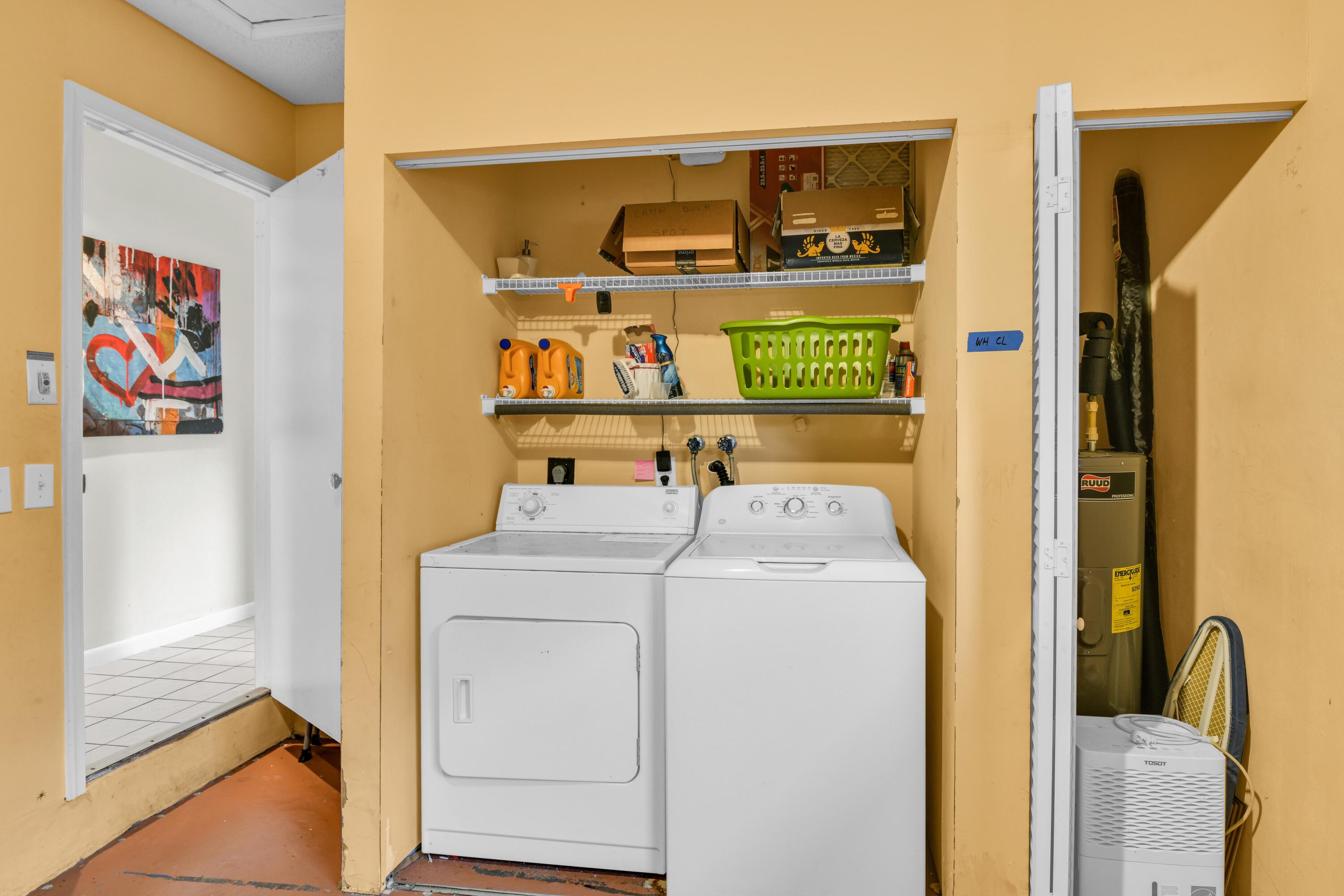 10090 Camelback Lane Boca Raton, FL 33498 - Photo 27 of 27 10090 Camelback Ln Boca Raton laundry ro