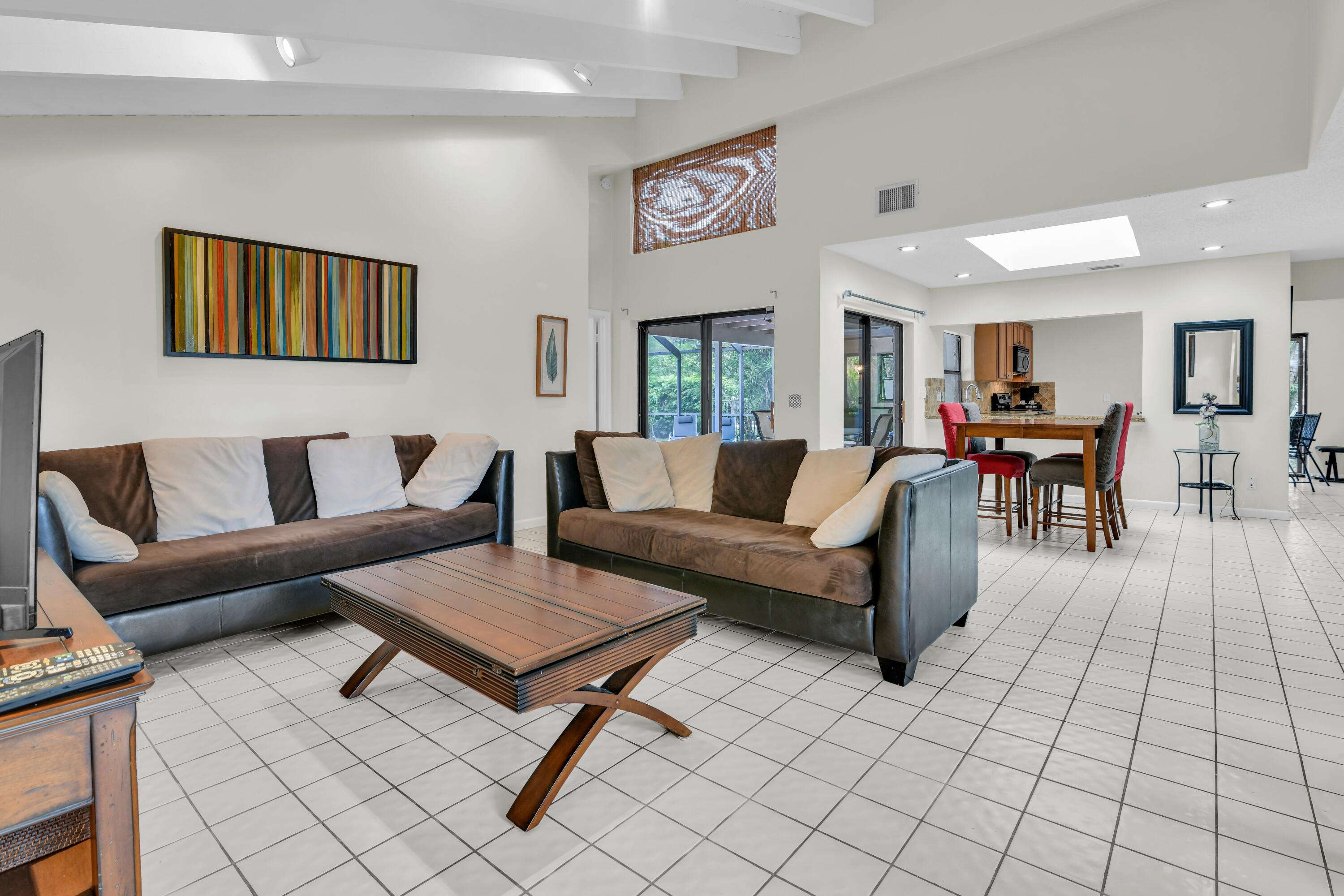 10090 Camelback Lane Boca Raton, FL 33498 - Photo 5 of 27 10090 Camelback Ln Boca Raton -living2