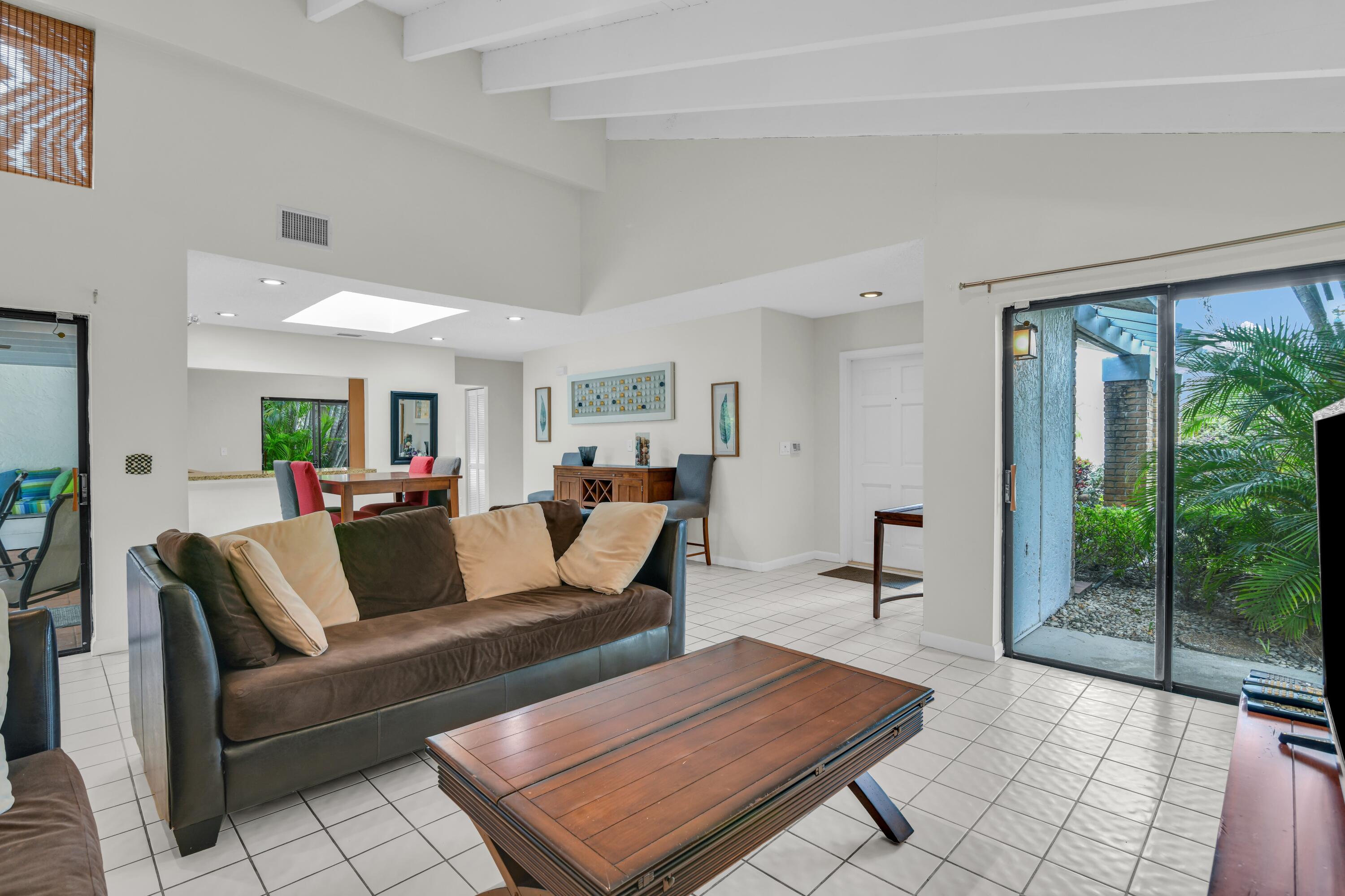 10090 Camelback Lane Boca Raton, FL 33498 - Photo 6 of 27 10090 Camelback Ln Boca Raton -living3