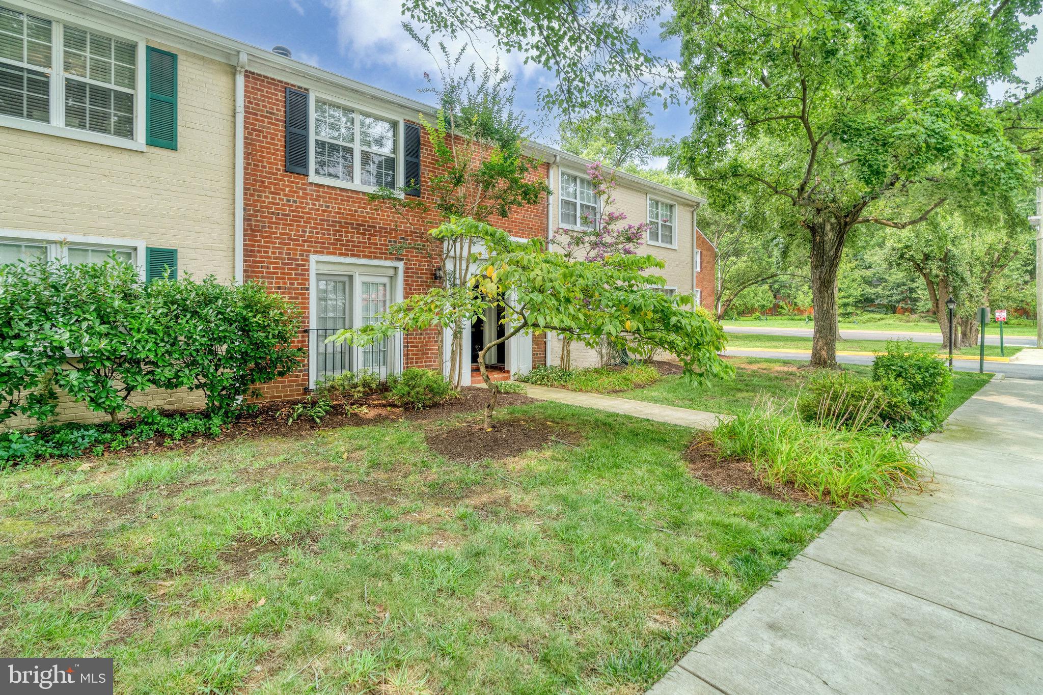 2513 South Walter Reed Drive, Unit B Arlington, VA 22206 - Photo 3 of 29