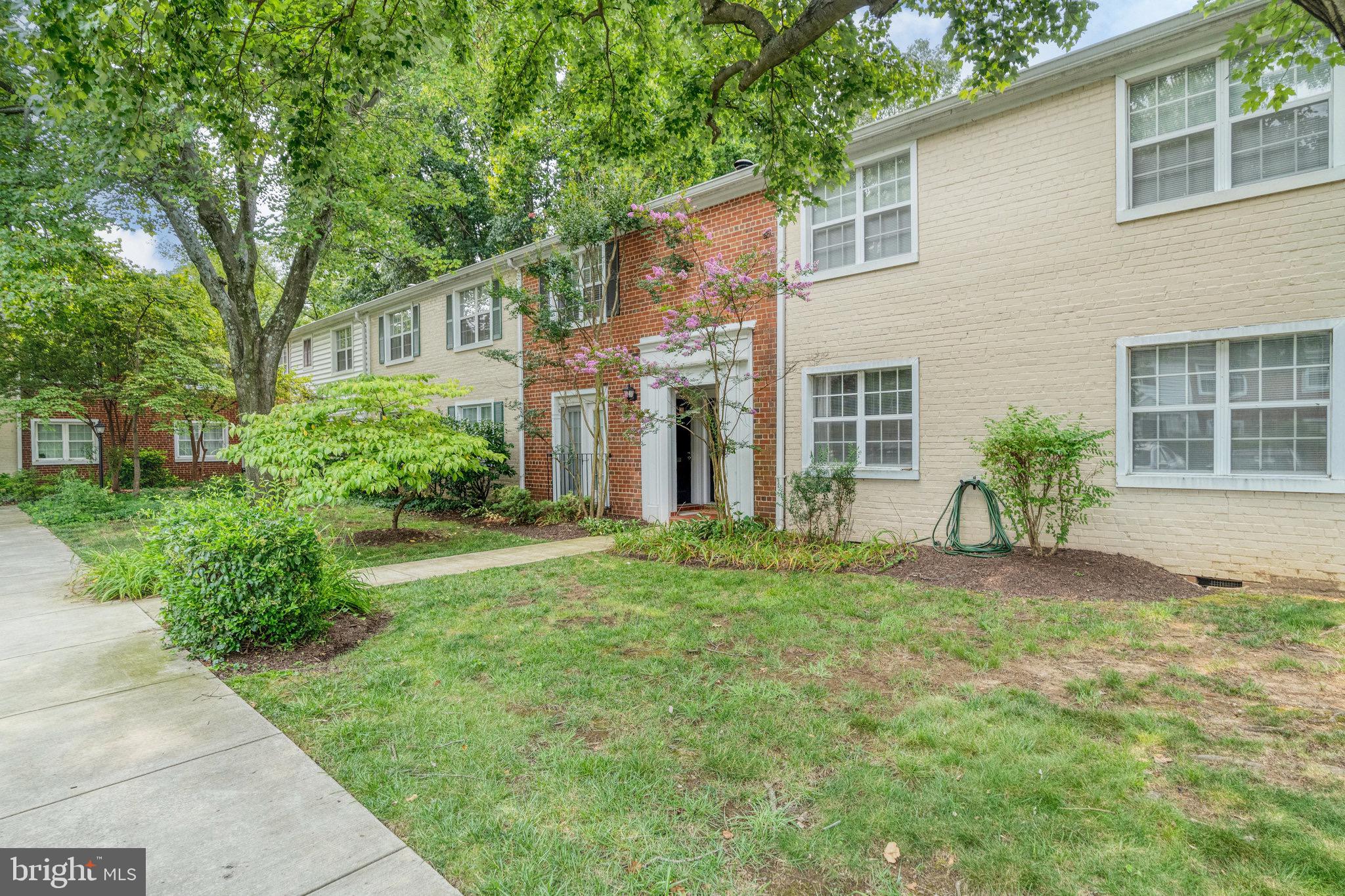 2513 South Walter Reed Drive, Unit B Arlington, VA 22206 - Photo 4 of 29