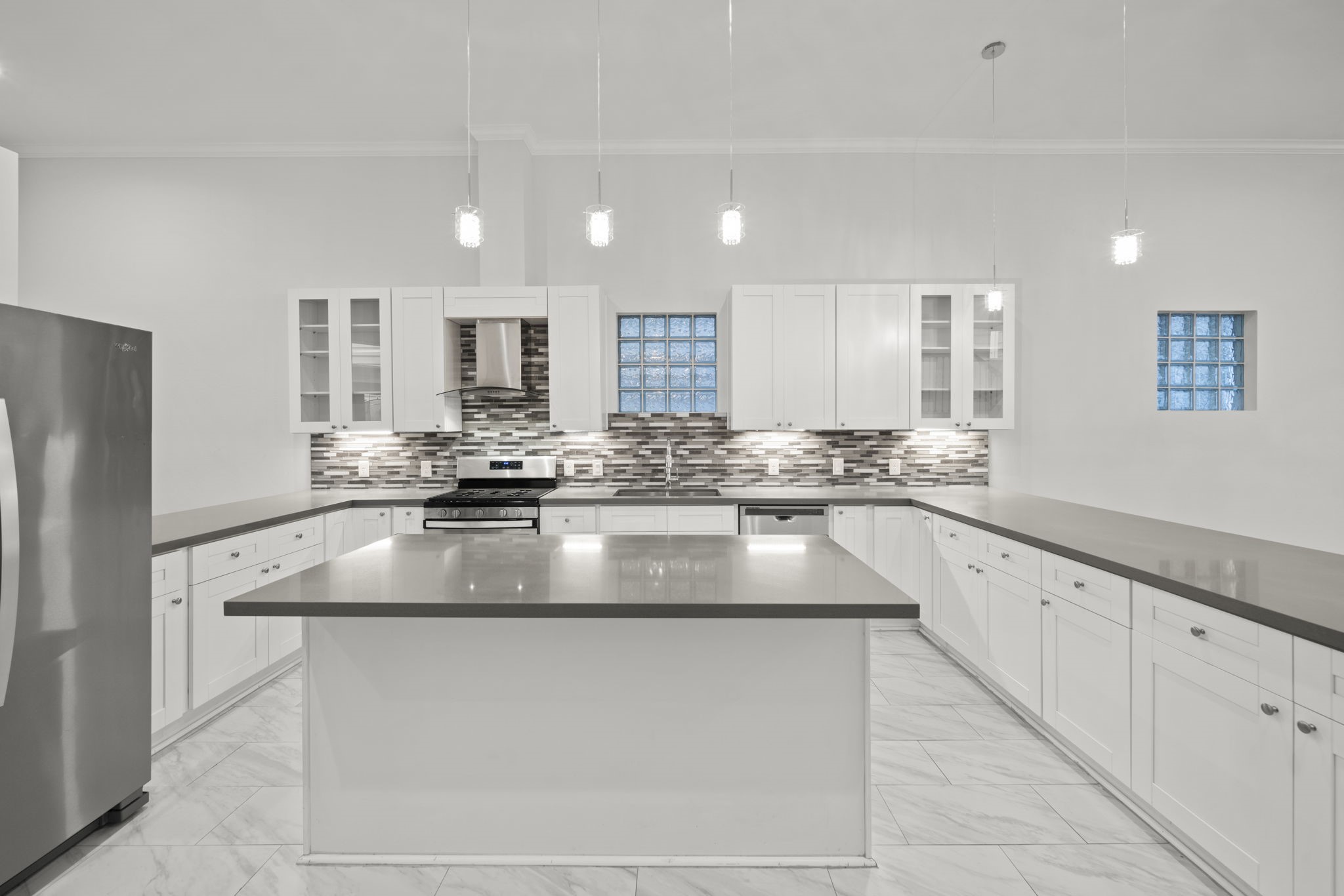 206 Burr Street, Unit A Houston, TX 77011 - Photo 9 of 46
