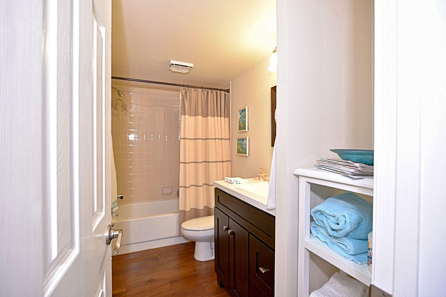 1821 Southwest Palm City Road, Unit 301 Stuart, FL 34994 - Photo 23 of 27 Guest Bath
