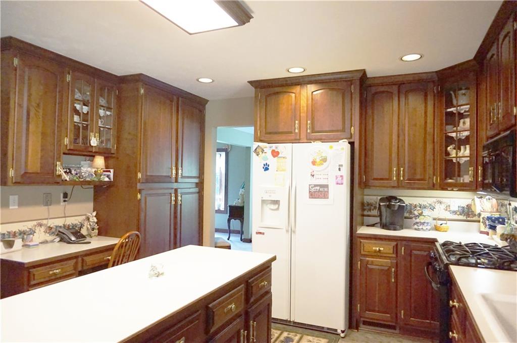 260 Medical Center Road Chicora, PA 16025 - Photo 14 of 25 Cherry cabinets, plenty of counter space with the island!