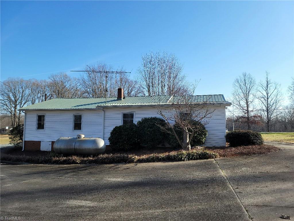 2332 Mack Road Asheboro, NC 27205 - Photo 3 of 35 Gallery Image 3