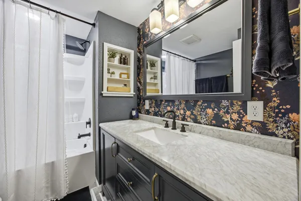 $344,900 | 1718 6th Avenue South, Fargo, ND 58103