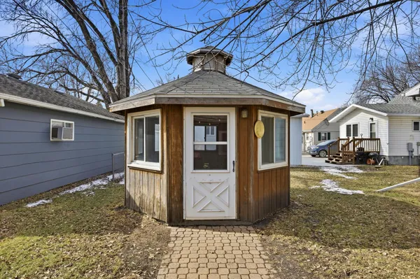 $344,900 | 1718 6th Avenue South, Fargo, ND 58103