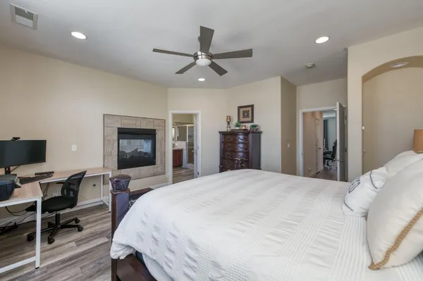 $579,900 | 6977 East Michigan Avenue, Fresno, CA 93727