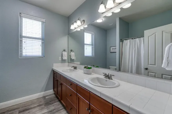 $579,900 | 6977 East Michigan Avenue, Fresno, CA 93727