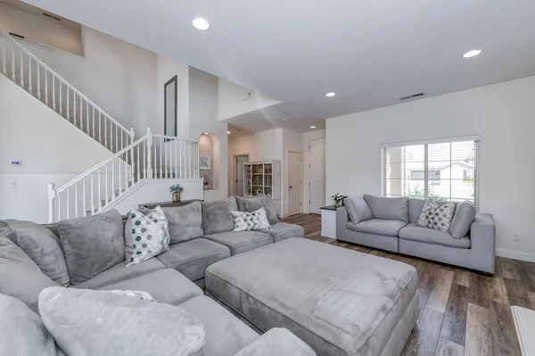 $579,900 | 6977 East Michigan Avenue, Fresno, CA 93727