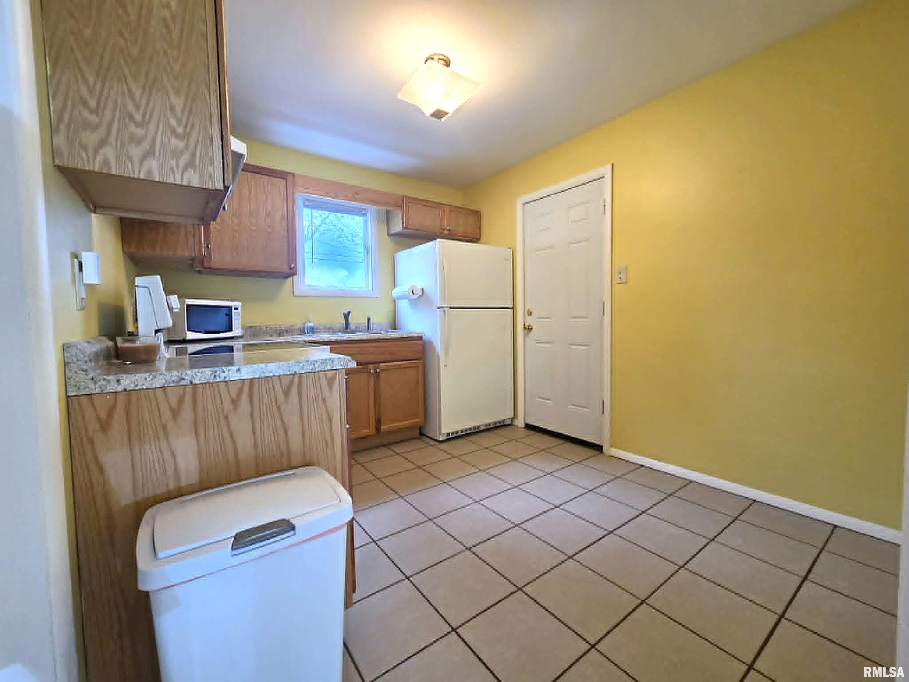 1913 South 12th Street Quincy, IL 62301 - Photo 6 of 20