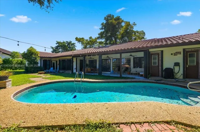 a view of house with a yard