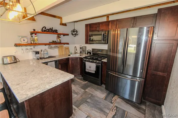 $1,800 | 913 West Aeroplane Boulevard, Big Bear City, CA 92314