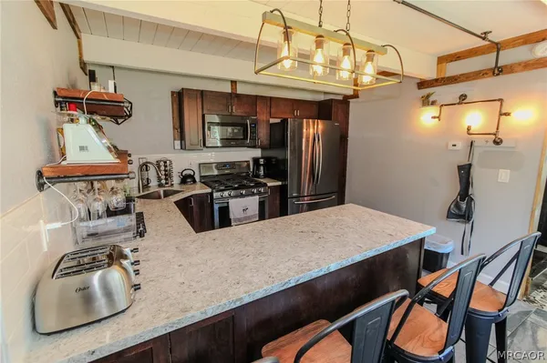 $1,800 | 913 West Aeroplane Boulevard, Big Bear City, CA 92314
