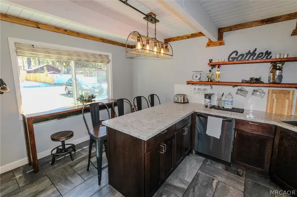 $1,800 | 913 West Aeroplane Boulevard, Big Bear City, CA 92314
