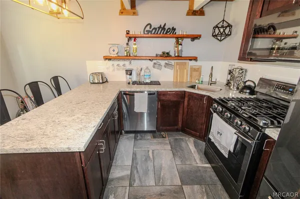 $1,800 | 913 West Aeroplane Boulevard, Big Bear City, CA 92314