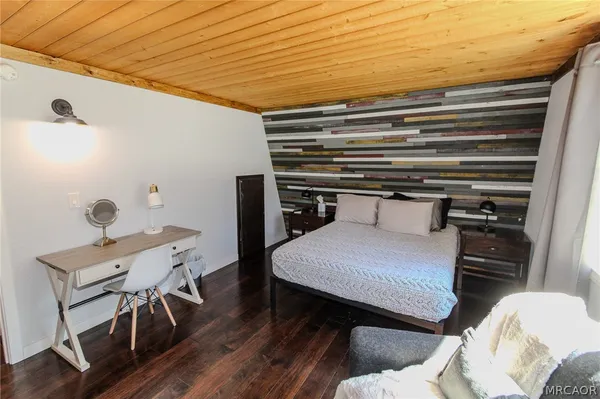 $1,800 | 913 West Aeroplane Boulevard, Big Bear City, CA 92314