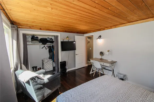 $1,800 | 913 West Aeroplane Boulevard, Big Bear City, CA 92314