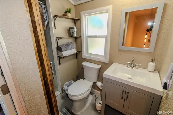 $1,800 | 913 West Aeroplane Boulevard, Big Bear City, CA 92314